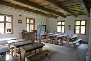 histórico interiores do a velho Vila escola dentro Polônia foto