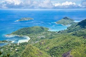 manhã blanc natureza trilha, Visão do a porta lancha marinho parque, e praia, l'illette ilha, concepção ilha e efélia recorrer mahe seychelles foto