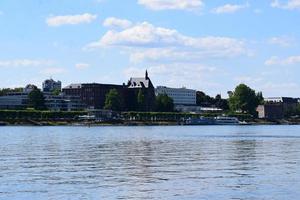 velho dois bonn às a Rhine foto