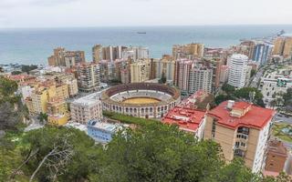 málaga é uma porta e beira-mar cidade localizado em a Sol de praia em a Mediterrâneo costa dentro a leste do a ibérico Península. foto