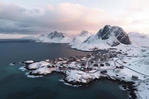 aéreo Visão do lofoten ilhas dentro inverno às pôr do sol dentro Noruega. panorama com azul mar foto