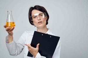 mulher cientistas químico solução análise diagnóstico profissional foto