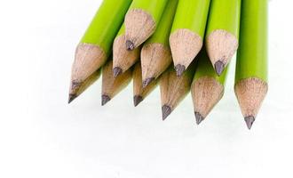verde preparado lápis em branco isolado fundo foto