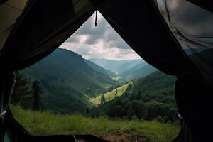 surpreendente Visão a partir de dentro barraca para montanha panorama. acampamento durante caminhar dentro montanhas, ao ar livre Atividades. criada com generativo ai foto