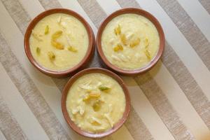 nawabi Comida - tigela do ferni criada de leite e melhor qualidade arroz. foto