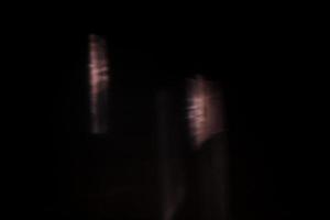 lente flare e luz vazamento neblina textura em uma Preto fundo. foto