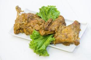 nawabi comida, frango assado com molho. isto tipos do Comida estão também saboroso e delicioso. foto