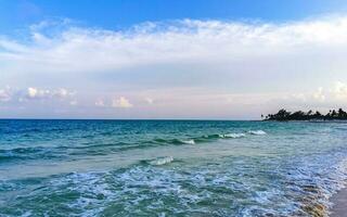 praia tropical do caribe água turquesa clara playa del carmen méxico. foto