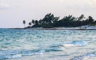 praia tropical do caribe água turquesa clara playa del carmen méxico. foto