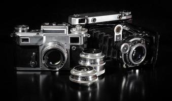 duas câmeras e lentes vintage foto