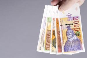 macedônio dinheiro em uma cinzento fundo foto