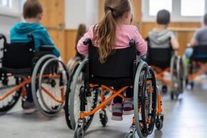 crianças Desativado pessoa dentro cadeiras de rodas às escola, inclusivo Educação generativo ai foto