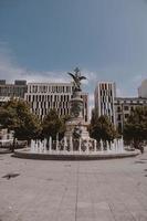 fonte dentro zaragoza, Espanha dentro a velho Cidade com a anjo foto