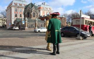 Rússia, afundou petersburgo, marcha 27, 2023. uma homem vestido Como Peter a ótimo anda em por aí st. petersburgo. foto