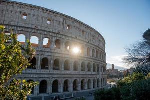 Coliseu, originalmente conhecido Como a flaviano anfiteatro . localizado dentro a cidade Centro do Roma, isto é a maior romano anfiteatro dentro a mundo foto