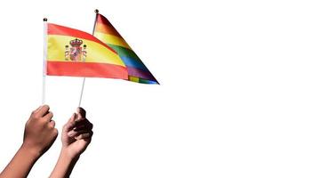 Espanha bandeira e arco Iris bandeira segurando dentro mão com Texto:% s 'feliz orgulho mês dentro Espanha', conceito para a comemorar do lgbt pessoas dentro Espanha dentro orgulho mês, junho. foto