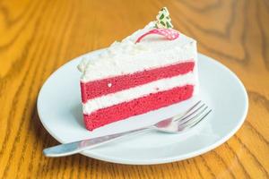 bolo de creme de veludo vermelho foto