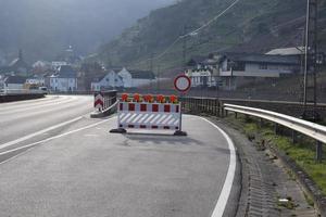 bloqueado estrada durante inundar estação foto