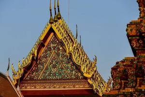 um antigo templo na tailândia foto