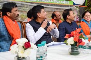 Novo Délhi, Índia - marcha 27 2023 - piyush goyal gabinete ministro e testemunho membro do bharatiya janata festa bjp durante uma comício dentro Apoio, suporte do bjp candidato adiante do mcd local corpo eleições 2022 foto