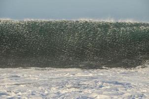 mar com ondas foto