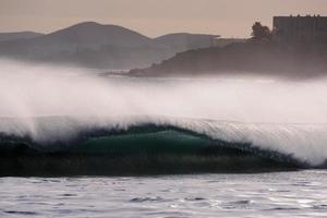 mar com ondas foto