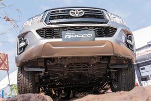 pegar caminhão carro Toyota hilux revo Rocco em exibição foto