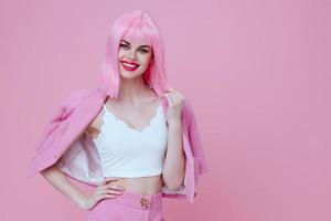 lindo elegante menina brilhante Maquiagem Rosa cabelo glamour estúdio modelo inalterado foto