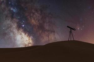 Via Láctea com pequeno telescópio no deserto, renderização em 3D