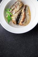 peixe sardinha enlatado frutos do mar refeição Comida lanche em a mesa cópia de espaço Comida fundo rústico topo Visão foto