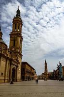 panorama nuestra senhora del pilar catedral basílica contra a céu foto