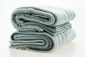 toalhas isoladas em fundo branco foto