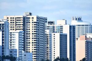 modernos edifícios de apartamentos foto