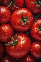 grande quantidade do maduro vermelho tomates, visível gotas do água, gerar ai foto