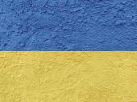 ucraniano bandeira pintado em parede foto