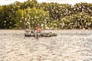 pescador em um barco foto