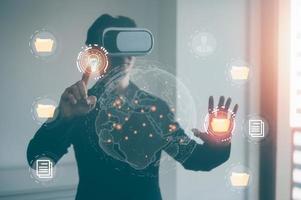 digital tecnologia Internet conexão, homem vestindo vr óculos trabalhando com virtual global Internet conexão metaverso, documento gestão sistema, conectados documentação base de dados ícones foto