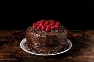 conceito de bolo de chocolate delicioso de vista frontal