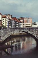 arquitetura de edifícios na cidade de bilbao, espanha, destino de viagem foto