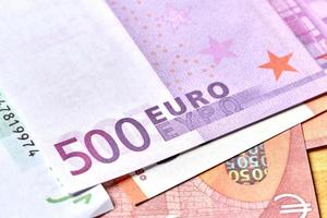 topo Visão financeiro conceito. euro dinheiro em escrivaninha fundo com cópia de espaço. plano deitar foto