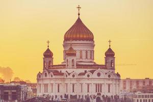 Cristo a salvador catedral dentro Moscou, dourado hora Visão do cidade Horizonte foto