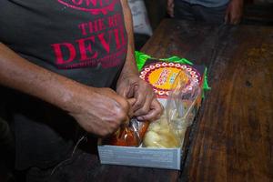 a era velho tradicional doce fazer compras indromohon doces. especialmente dele pantoya e shondesh estão a a maioria popular doces dentro Bangladesh. foto