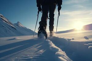 mochila dentro sapatos de neve sobe uma Nevado montanha, inverno caminhada, caminhada equipamento. generativo ai. foto