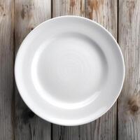 a esvaziar prato em uma branco de madeira mesa. topo Visão do branco cerâmico prato em branco de madeira. generativo ai. foto