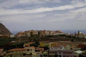 original colorida casas em a espanhol ilha do canário Gomera foto