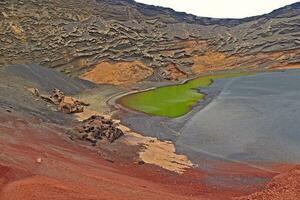 original vulcânico paisagens a partir de a espanhol ilha do Lanzarote foto