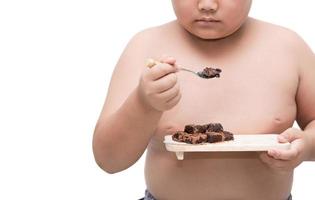 obeso gordo Garoto comer nome chocolate isolado em branco foto