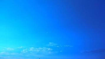 nuvens e céu fundo cópia de espaço azul cores foto