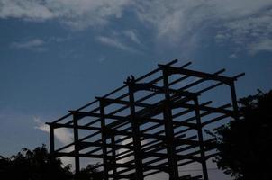 construção quadro, Armação silhueta fundo às noite foto