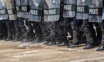 tumulto polícia colidiu com a manifestantes. foto